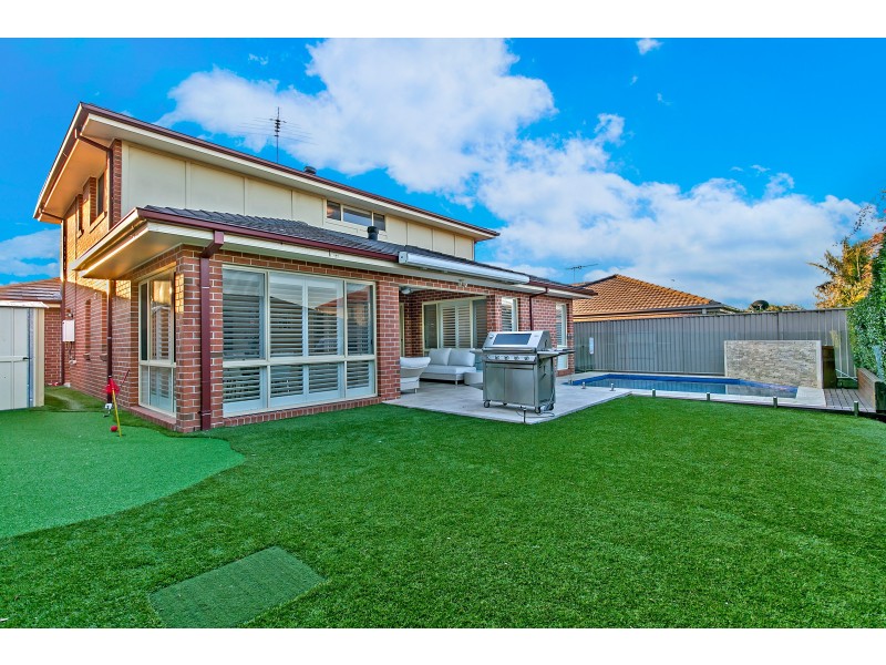 33 Honeyeater Crescent, Beaumont Hills NSW 2155