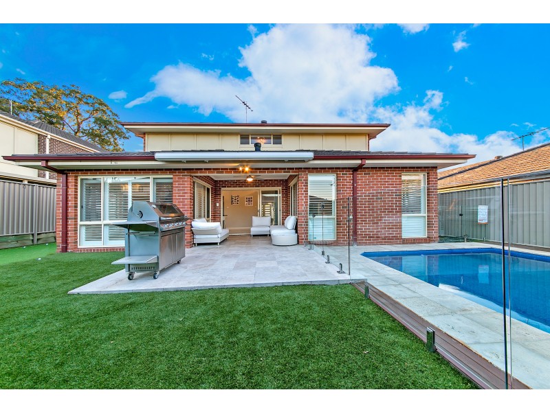 33 Honeyeater Crescent, Beaumont Hills NSW 2155