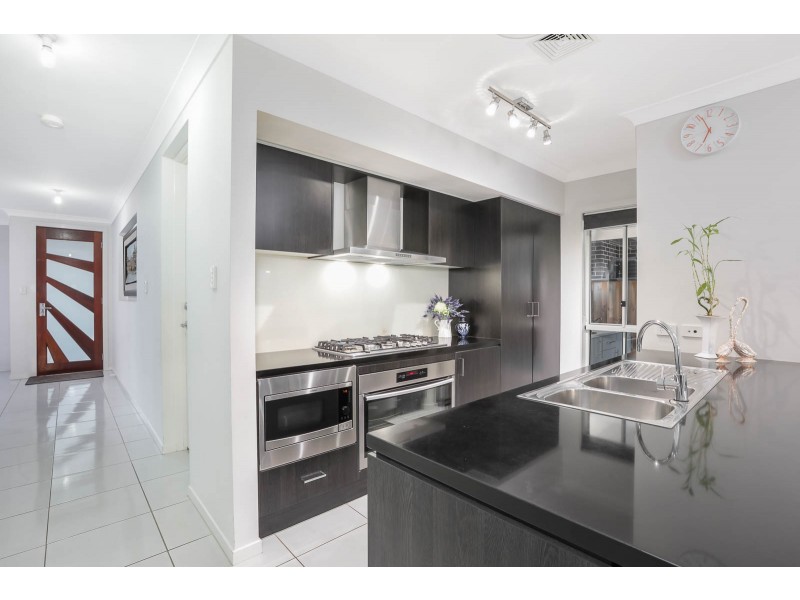 27 Wakely Avenue, The Ponds NSW 2769