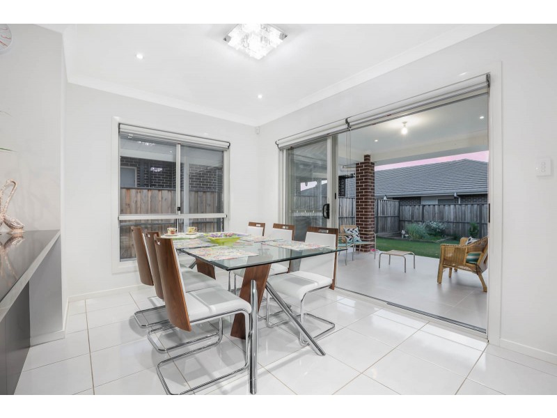 27 Wakely Avenue, The Ponds NSW 2769