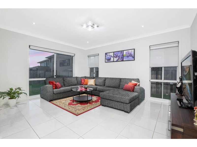 27 Wakely Avenue, The Ponds NSW 2769