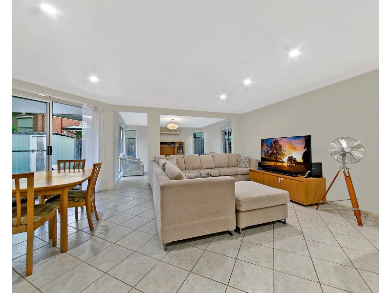 25 Beaumont Drive, Beaumont Hills NSW 2155