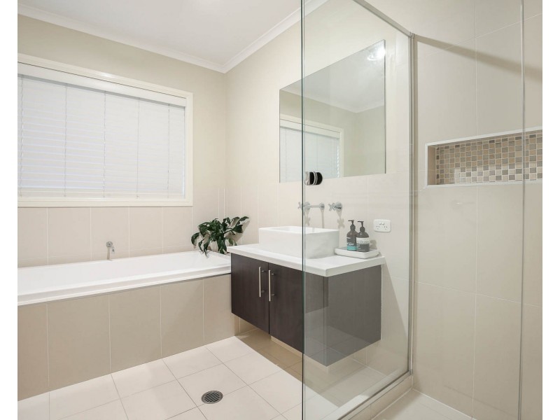 27 Levy Crescent, The Ponds NSW 2769