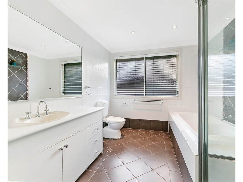 2 Hyatt Close, Rouse Hill NSW 2155
