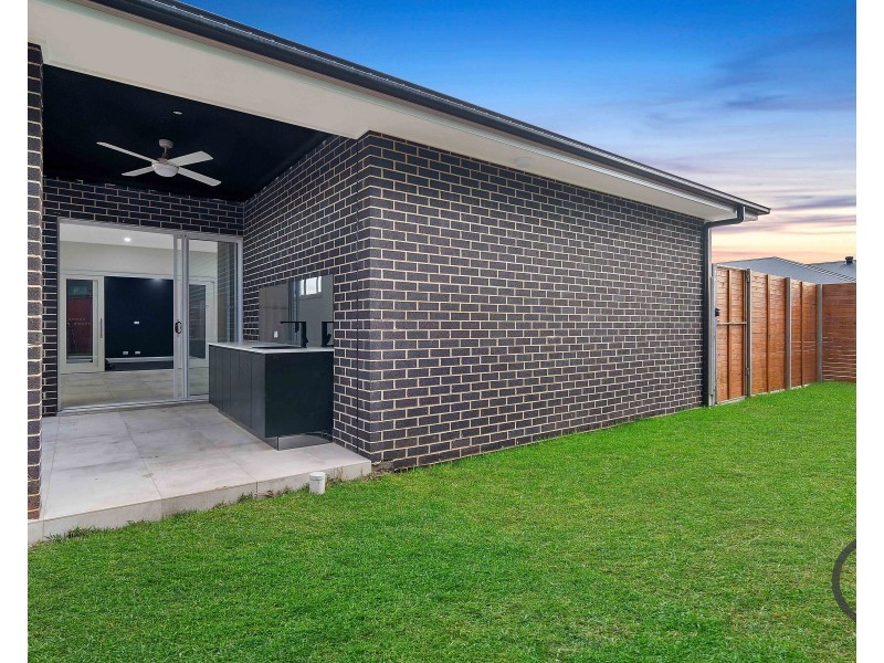 28 Bloomsdale Circuit, Box Hill NSW 2765
