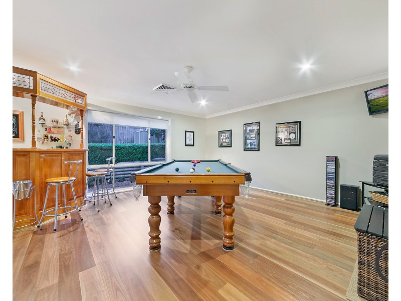 8 Eugenes Glen, Beaumont Hills NSW 2155