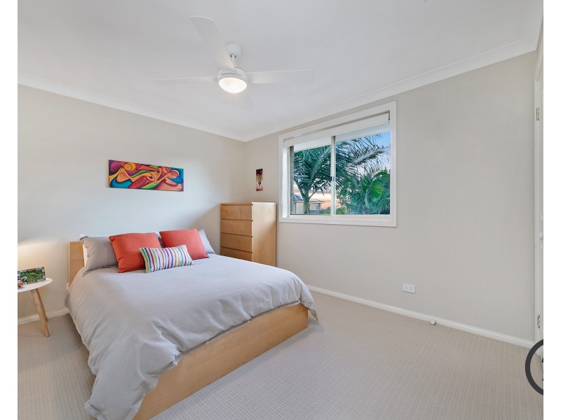 8 Eugenes Glen, Beaumont Hills NSW 2155