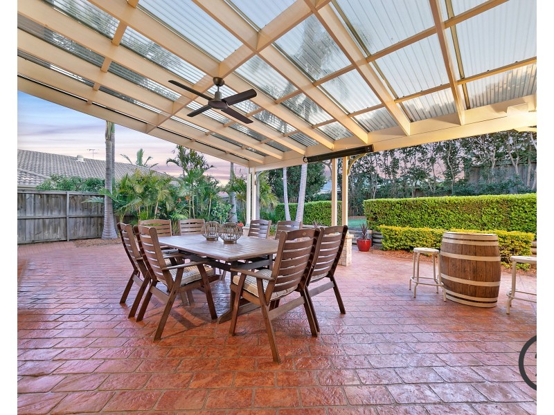 8 Eugenes Glen, Beaumont Hills NSW 2155