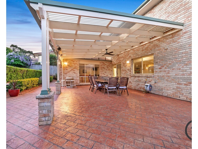 8 Eugenes Glen, Beaumont Hills NSW 2155
