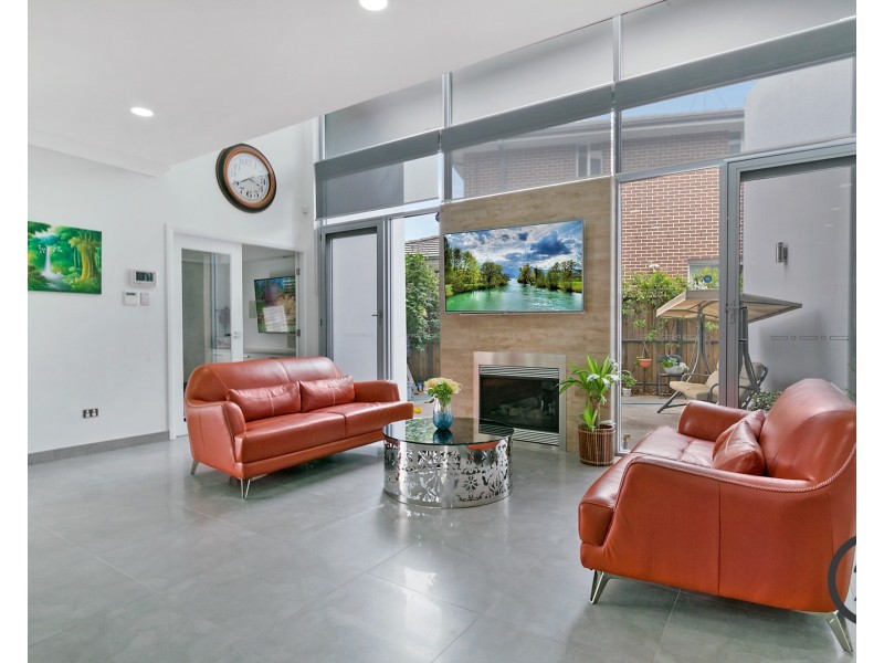 8 Lomandra Crescent, The Ponds NSW 2769