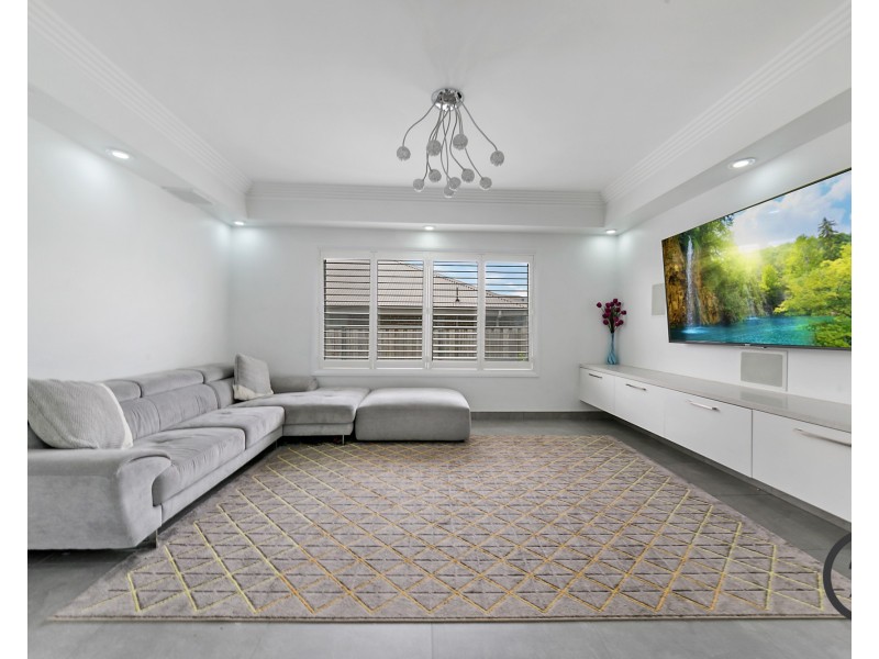 8 Lomandra Crescent, The Ponds NSW 2769