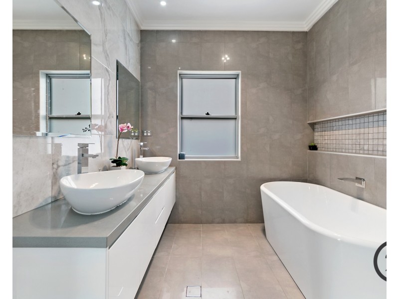 8 Lomandra Crescent, The Ponds NSW 2769