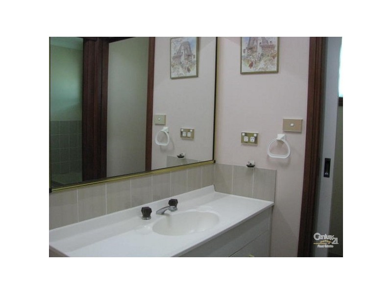 8 ZIRCON STREET, Inverell NSW 2360