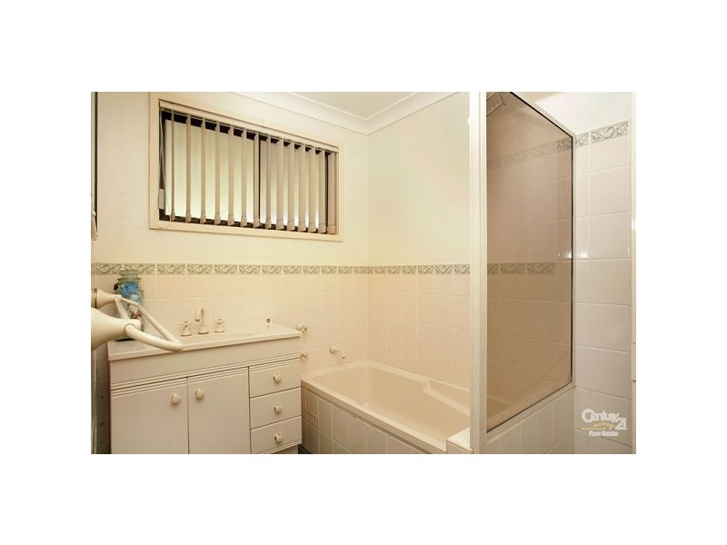 5 Parkside Dr, Charmhaven NSW 2263