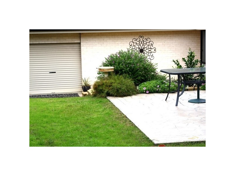 4 Warrigal, Woongarrah NSW 2259