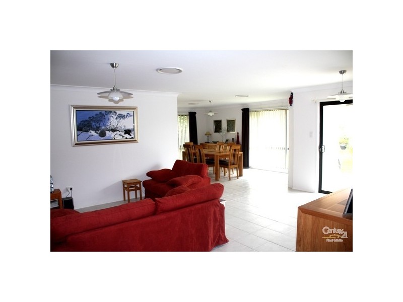 4 Warrigal, Woongarrah NSW 2259