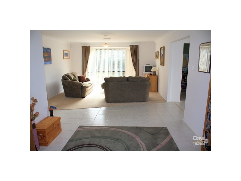 4 Warrigal, Woongarrah NSW 2259