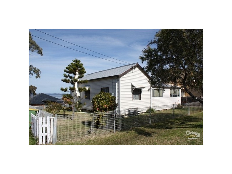 16 Mary Street, Gorokan NSW 2263