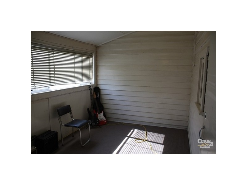 16 Mary Street, Gorokan NSW 2263