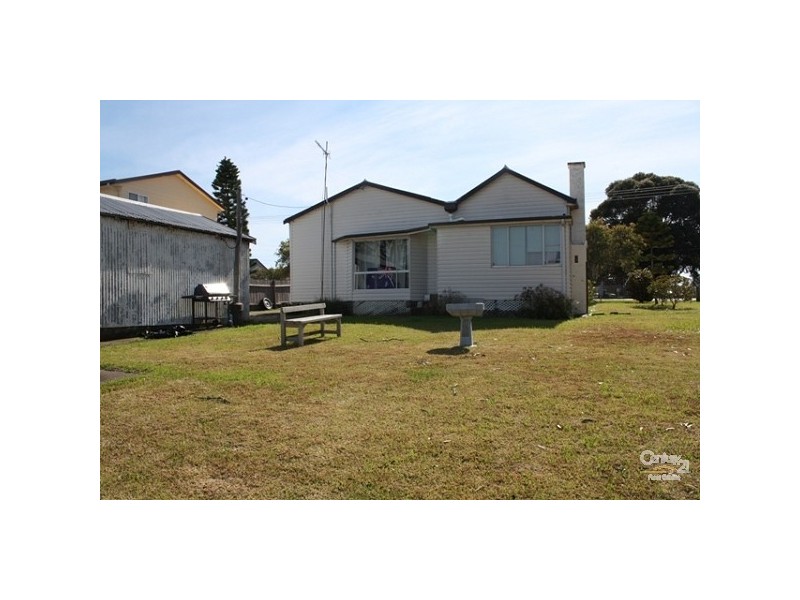 16 Mary Street, Gorokan NSW 2263