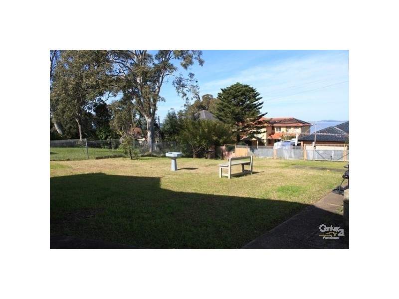 16 Mary Street, Gorokan NSW 2263