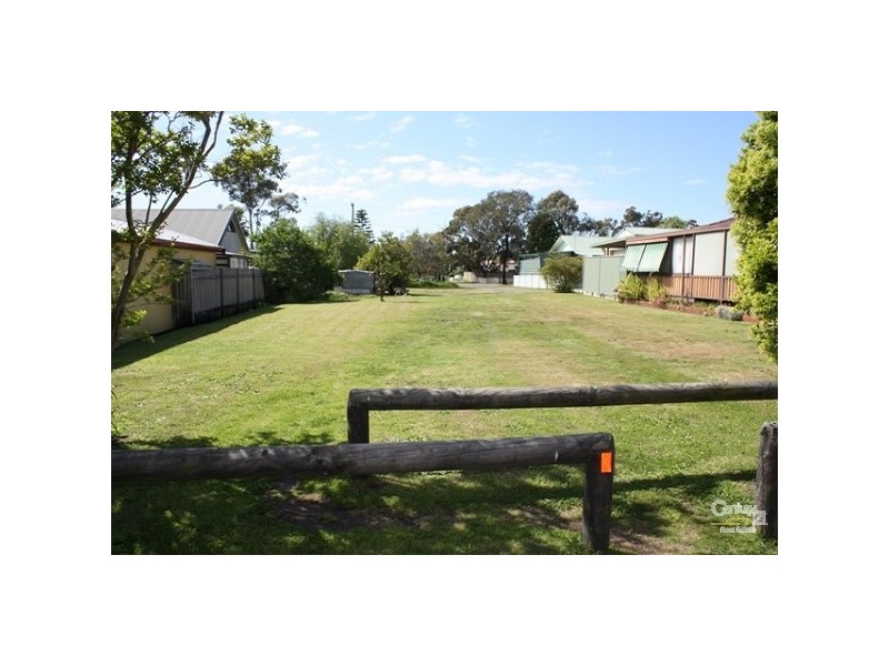 25 Vernon Avenue, Gorokan NSW 2263