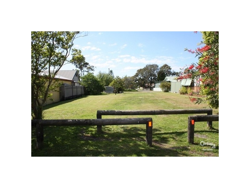 25 Vernon Avenue, Gorokan NSW 2263