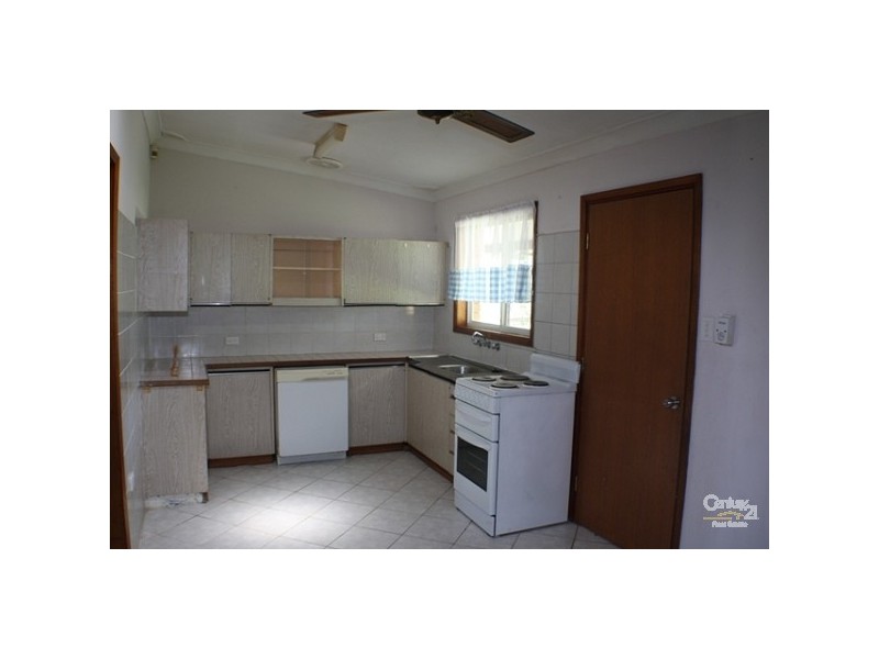 4 Discombe Avenue, Kanwal NSW 2259