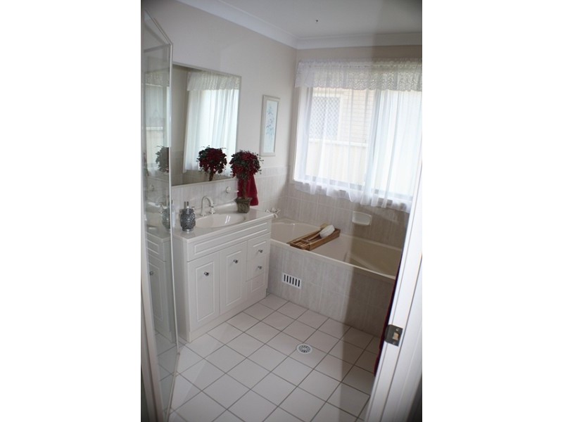 4 Bayberry Avenue, Woongarrah NSW 2259