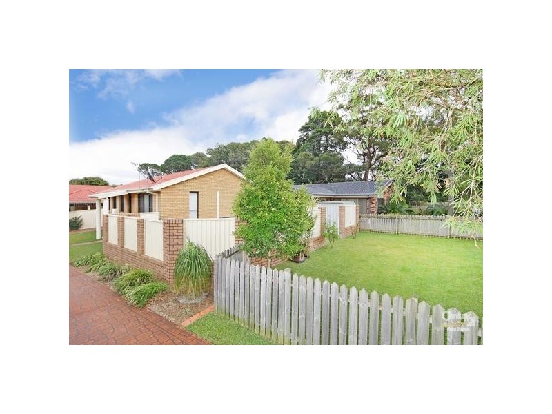 6a Cochrane Avenue, Canton Beach NSW 2263