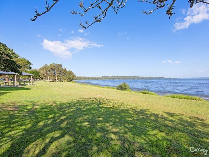 13 Beach Parade, Canton Beach NSW 2263