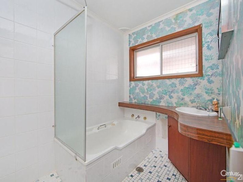 18 Delia Avenue, Budgewoi NSW 2262