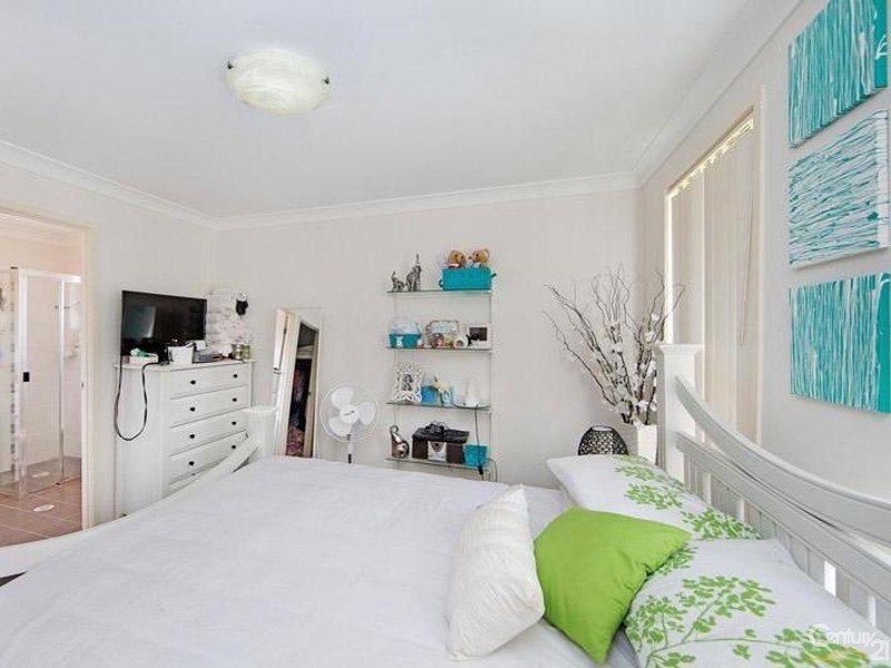 8069 Kuttabul Rd, Wadalba NSW 2259