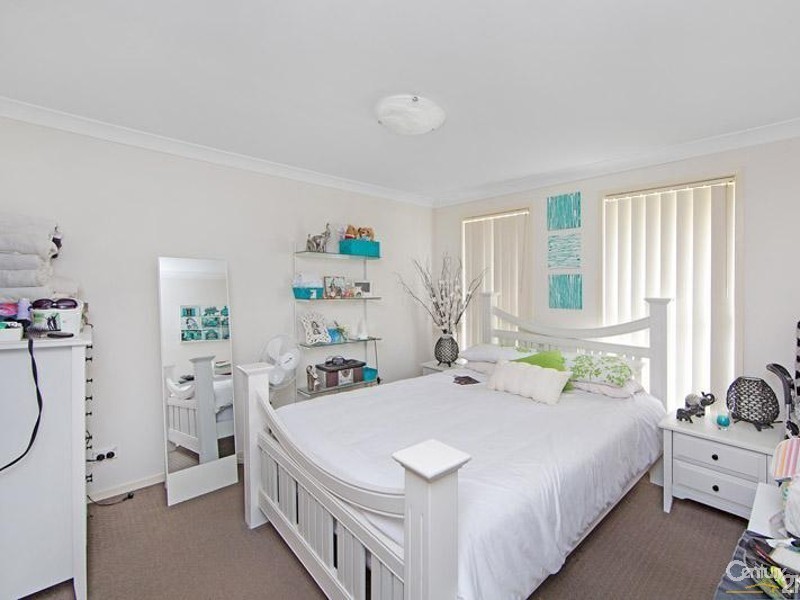 8069 Kuttabul Rd, Wadalba NSW 2259