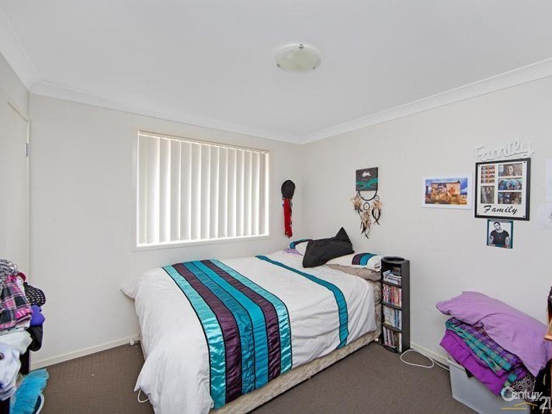 8069 Kuttabul Rd, Wadalba NSW 2259