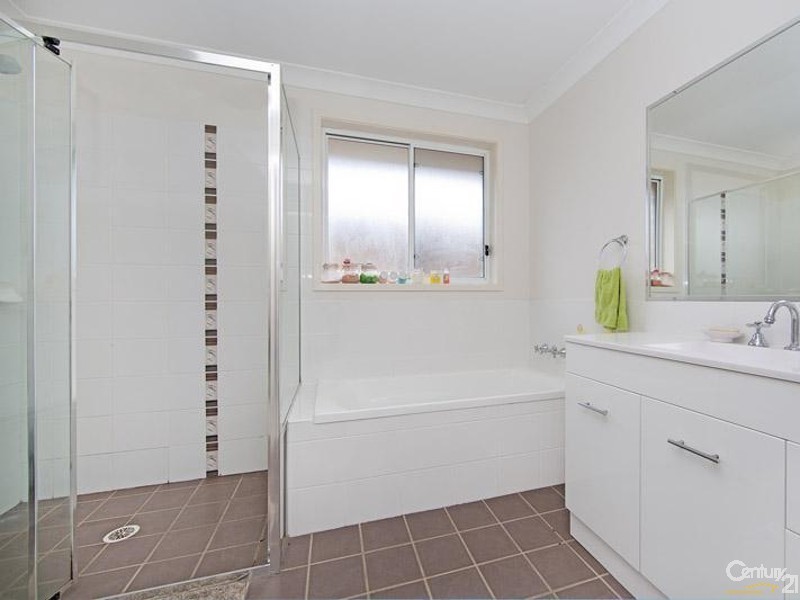8069 Kuttabul Rd, Wadalba NSW 2259