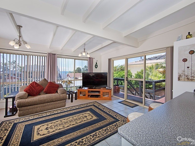 61 Cams Boulavarde, Summerland Point NSW 2259