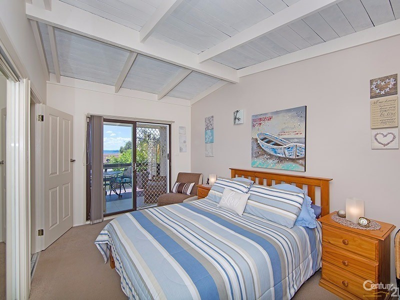 61 Cams Boulavarde, Summerland Point NSW 2259