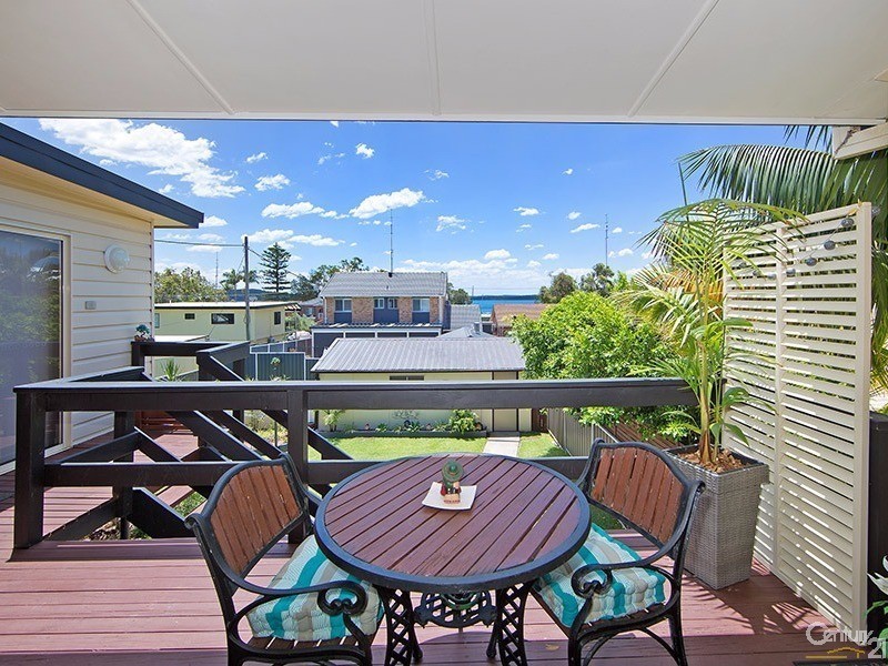 61 Cams Boulavarde, Summerland Point NSW 2259