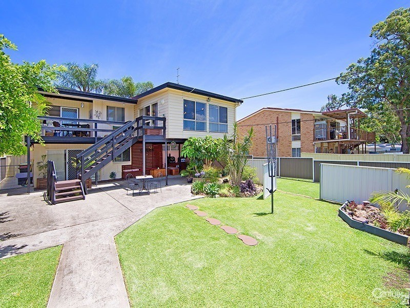 61 Cams Boulavarde, Summerland Point NSW 2259