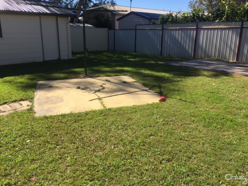 11 Delia Avenue, Budgewoi NSW 2262
