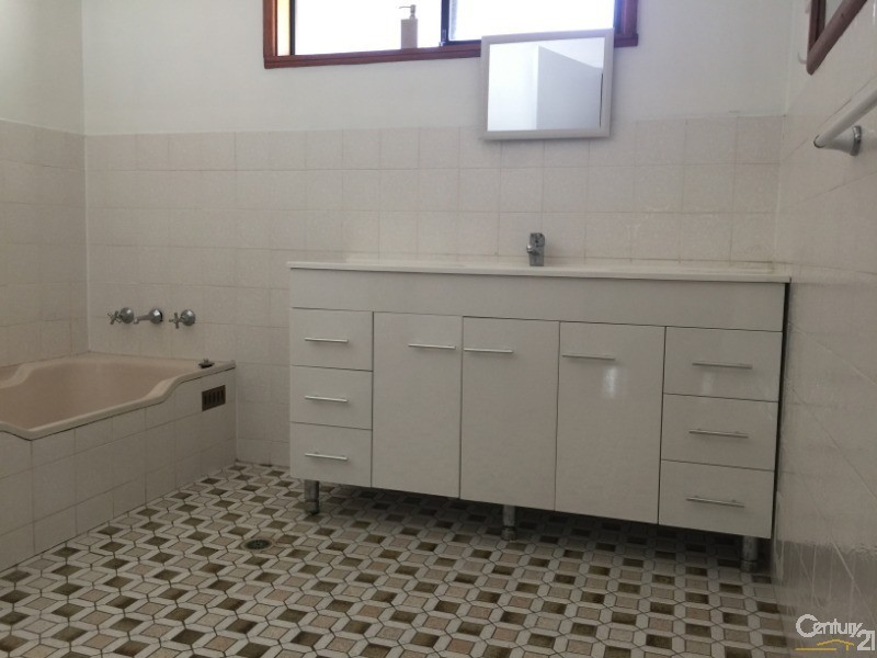 6 Kaye Avenue, Kanwal NSW 2259