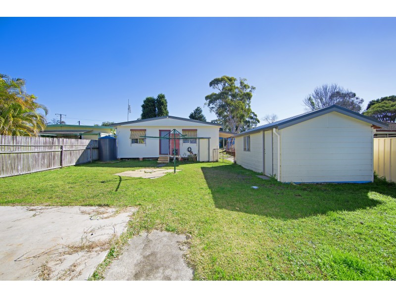 11 Delia Avenue, Budgewoi NSW 2262