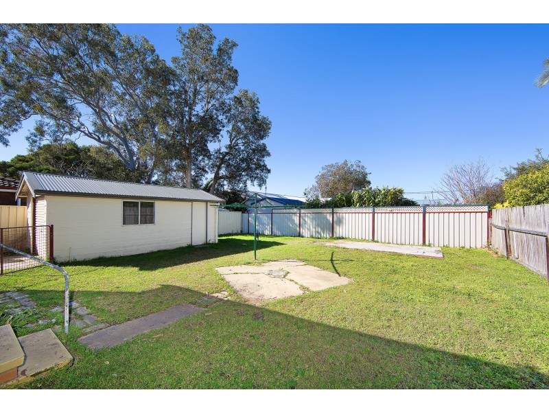 11 Delia Avenue, Budgewoi NSW 2262