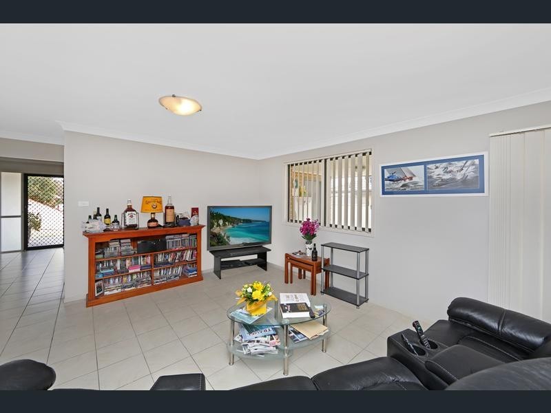 4 Crestleigh Close, Woongarrah NSW 2259