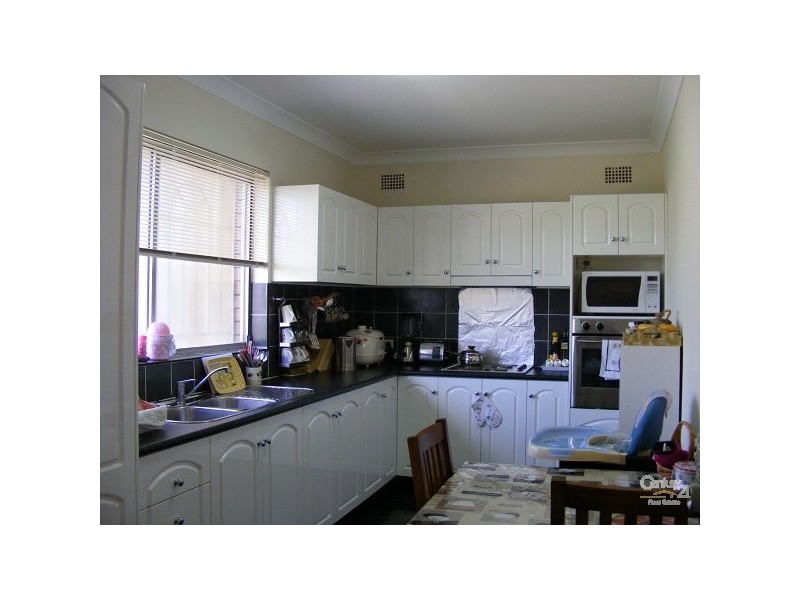 2/32 dryden, Campsie NSW 2194