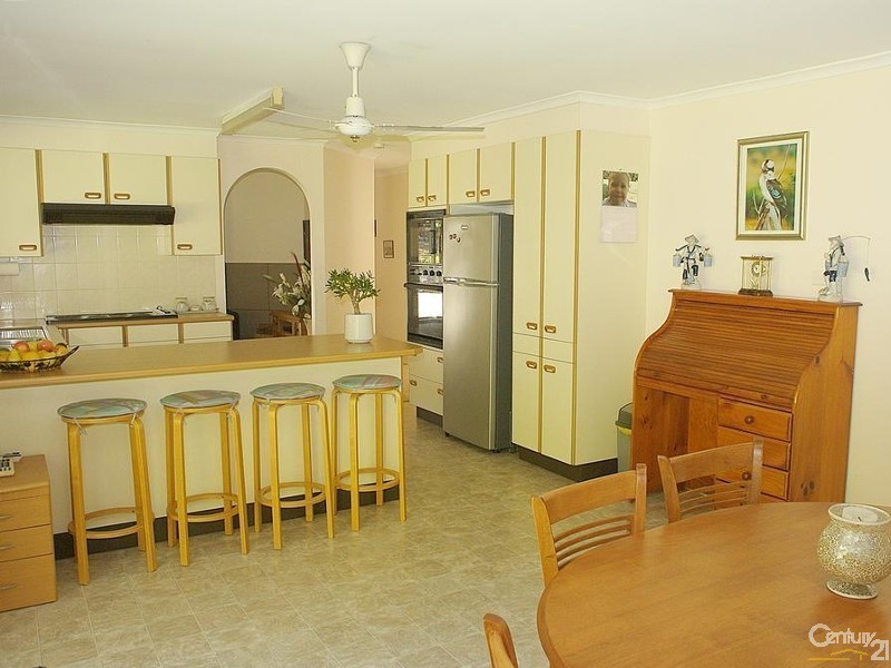 8 Wombourne Rd, Tea Gardens NSW 2324