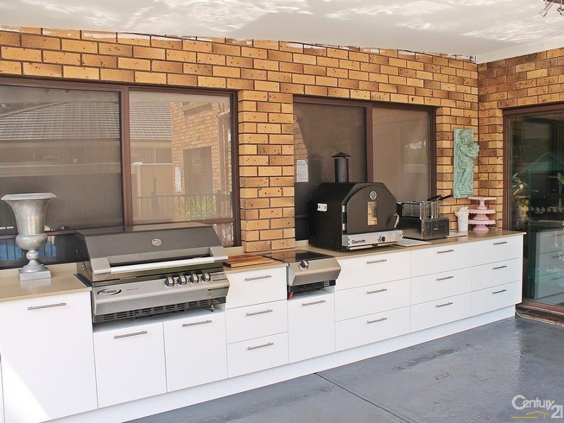 18 Karthena Cres, Hawks Nest NSW 2324