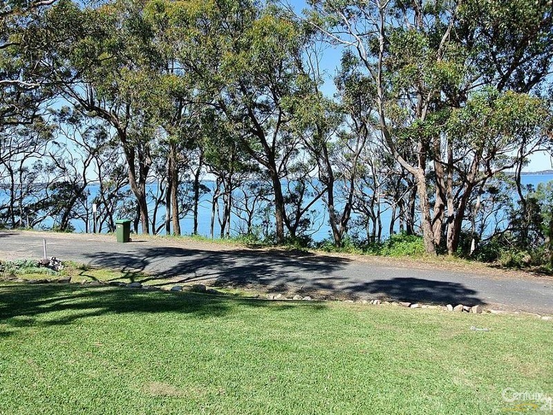 13 The Esplanade, North Arm Cove NSW 2324
