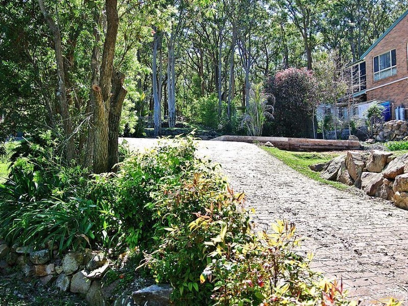 13 The Esplanade, North Arm Cove NSW 2324